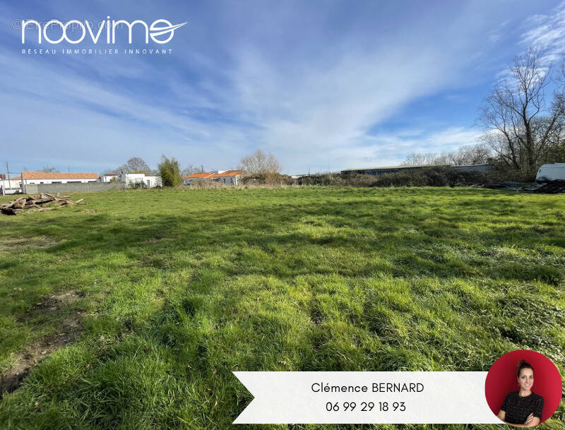 Terrain à SAINT-COLOMBAN