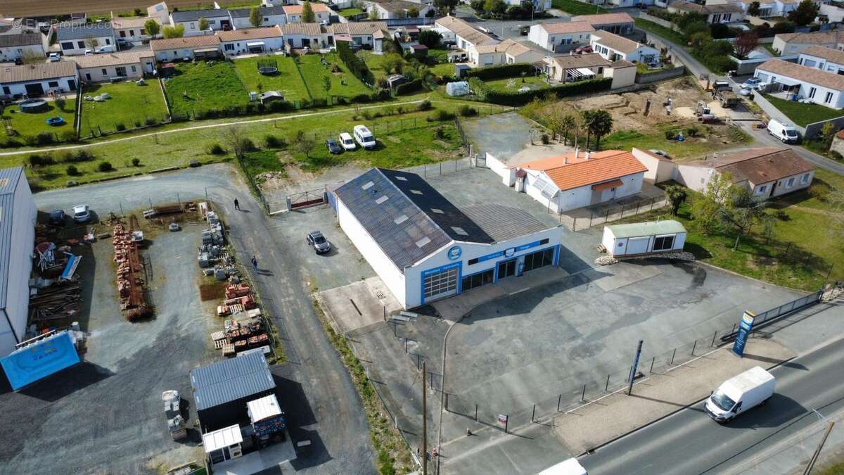 Autre à CHARRON