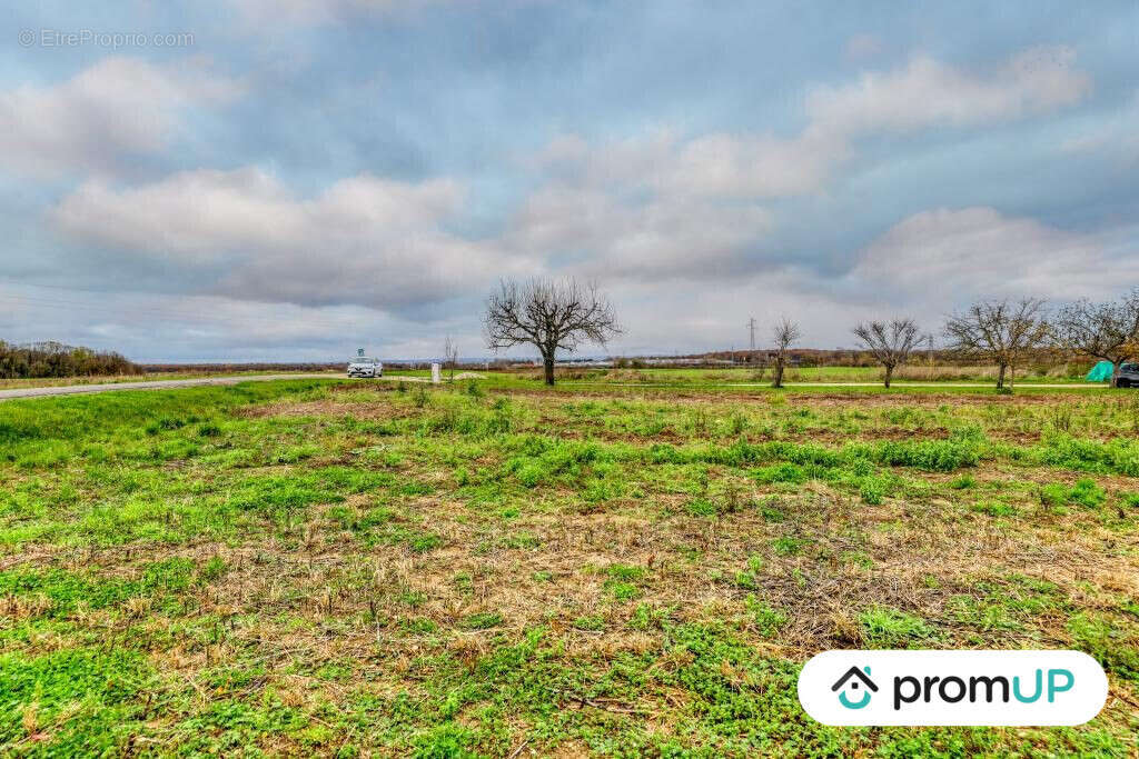 Terrain à MAGNY-SUR-TILLE