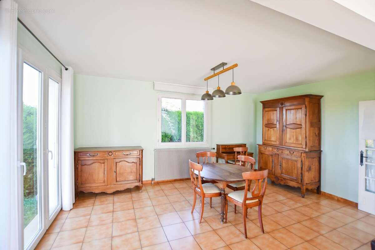 Maison sur sous-sol de 149 m2 avec 1840 m2 de terrain  à FARGES LES CHALON (71) - photo 2