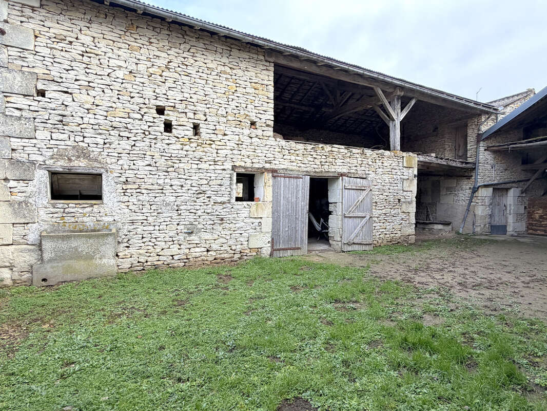 Maison à SAINT-JEAN-DE-SAUVES