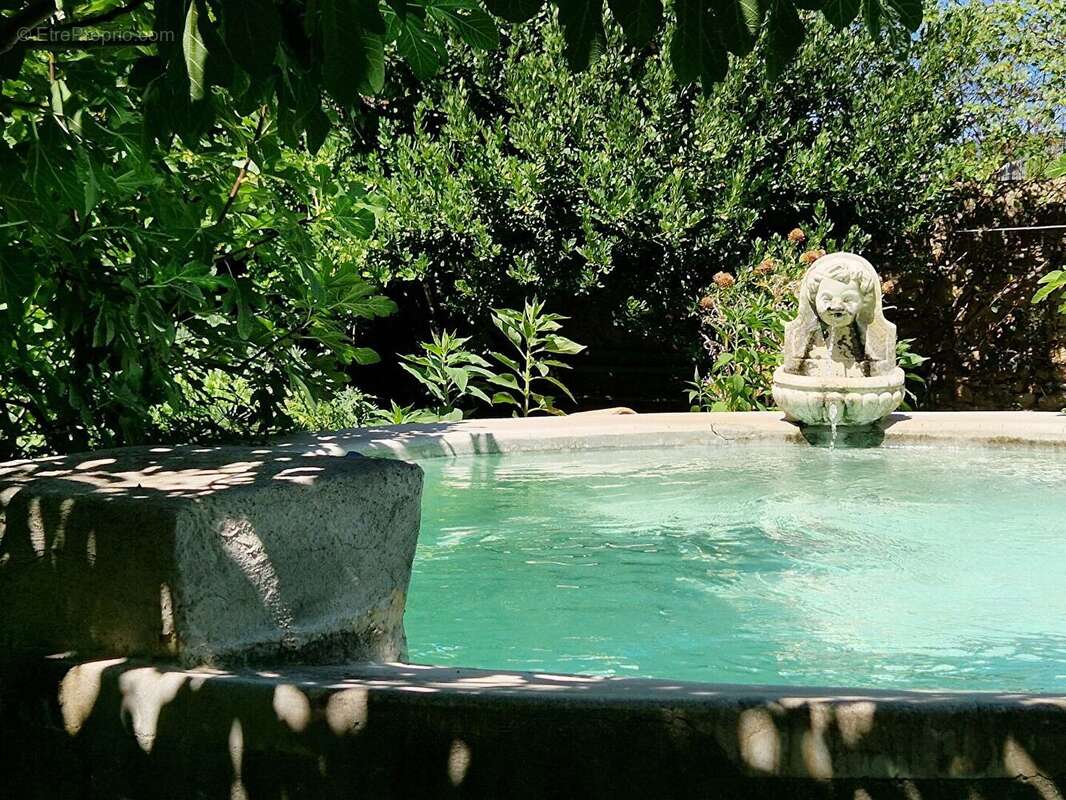 Maison à SAINTE-CECILE-LES-VIGNES