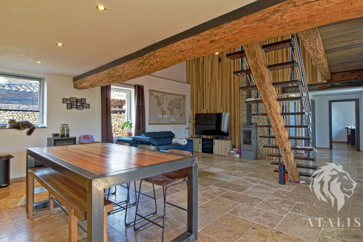 Maison à SAINT-LATTIER