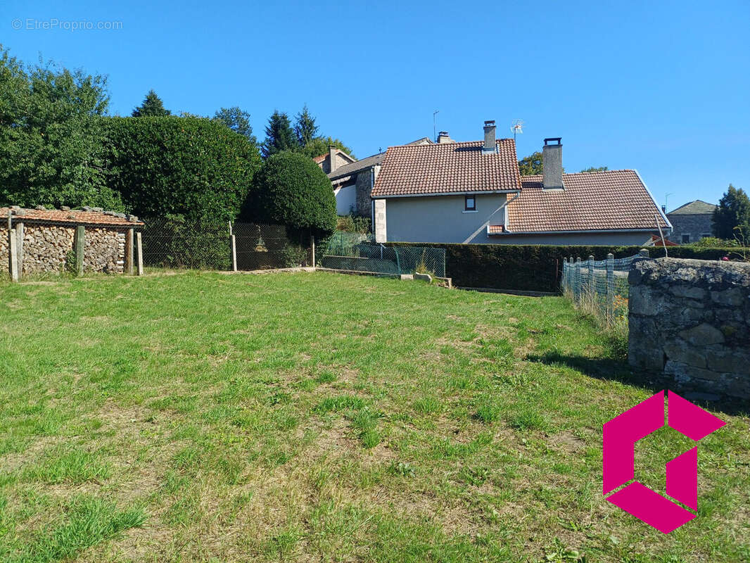 Maison à LE MAS-DE-TENCE