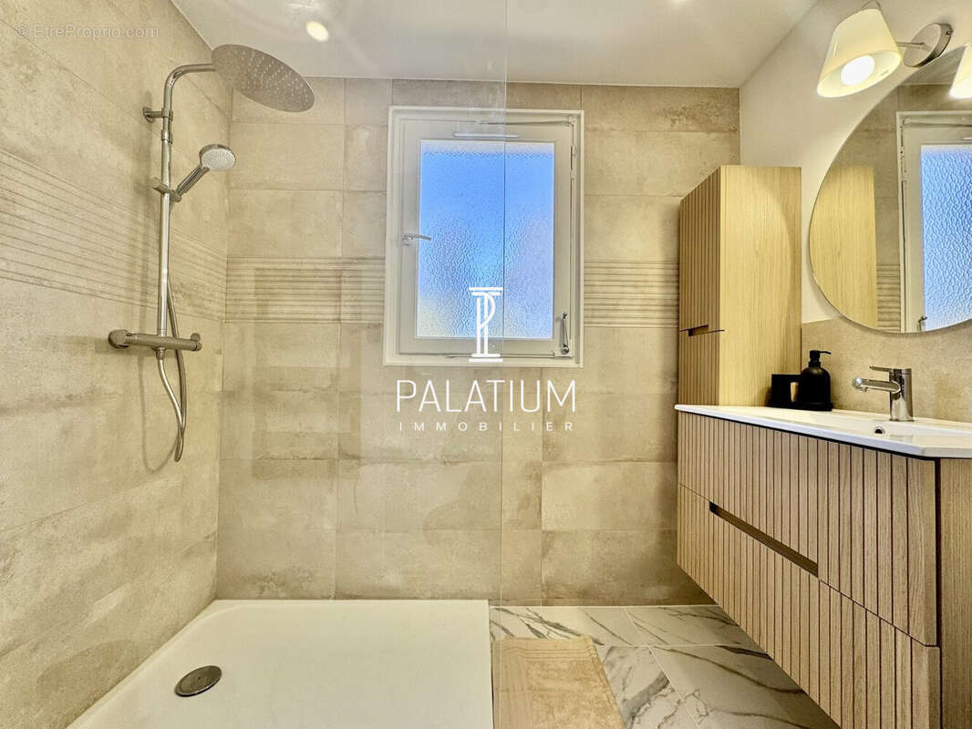 Appartement à GREOUX-LES-BAINS