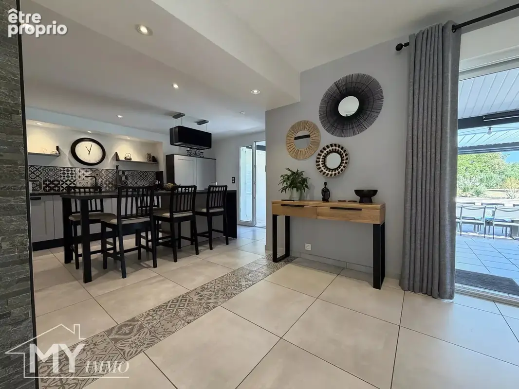 LA FORCE : Maison de 185 m² avec 5 chambres, jardin et piscine. - photo 5