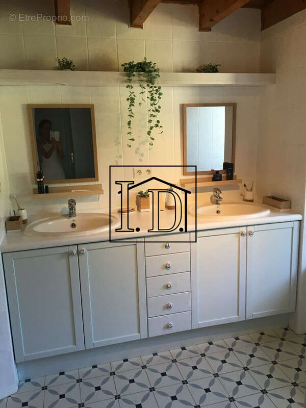 Salle de Bain/douche Rdc
