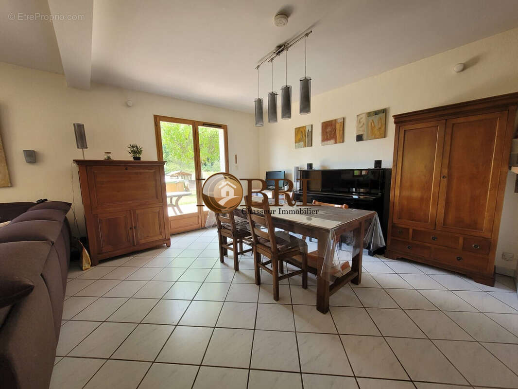 Maison à SAINT-ETIENNE-DE-CROSSEY