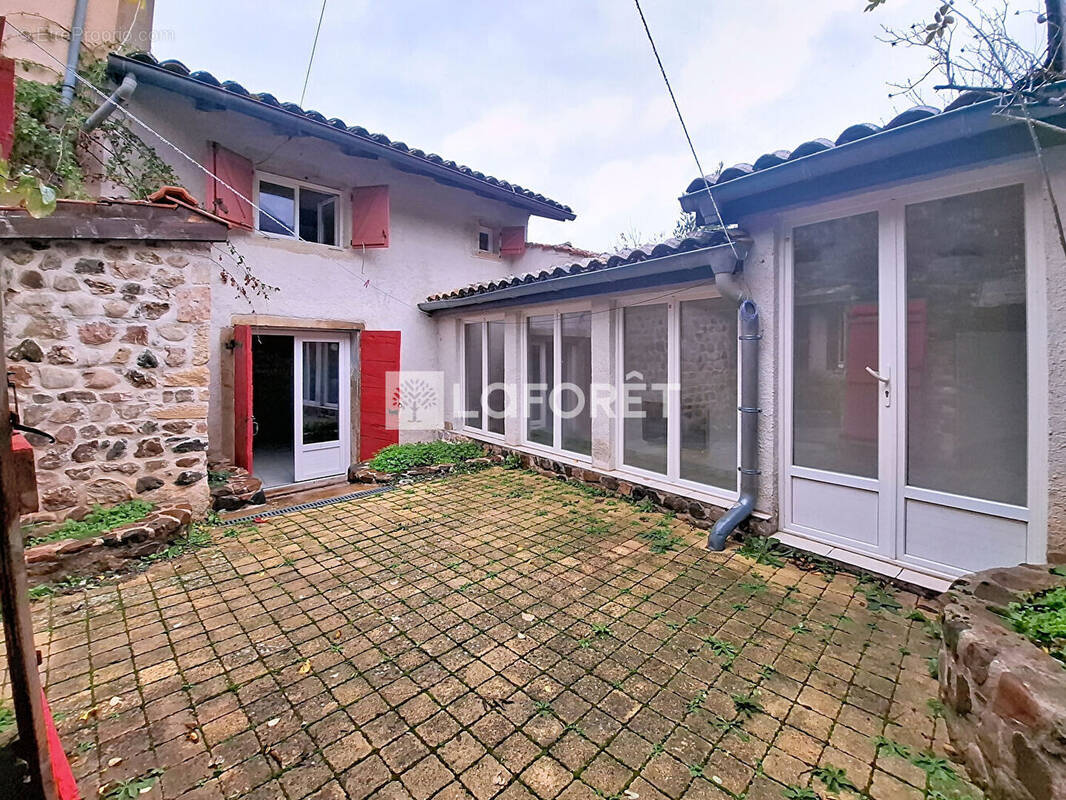 Maison à LA CHAPELLE-DE-GUINCHAY