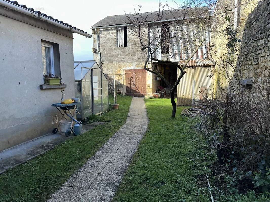 Maison à SAINT-MAURICE-LA-CLOUERE