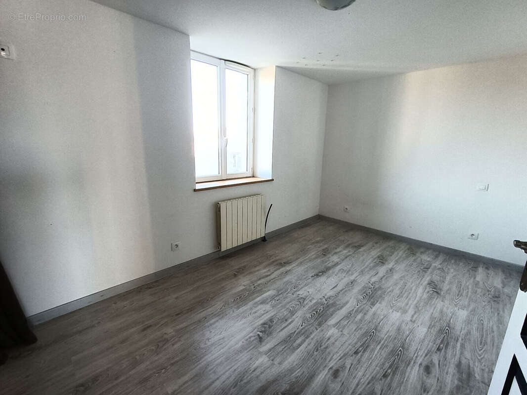 Maison à LES NOUILLERS