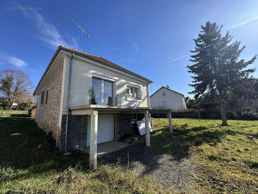 Maison à SAINT-YRIEIX-LA-PERCHE