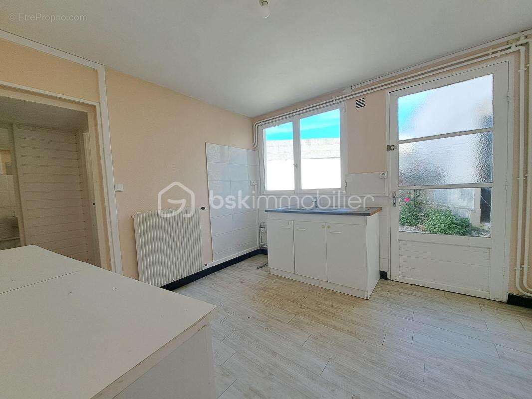 Maison avec garage et cour proche des ecoles et du centre ville d'abbeville - photo 5