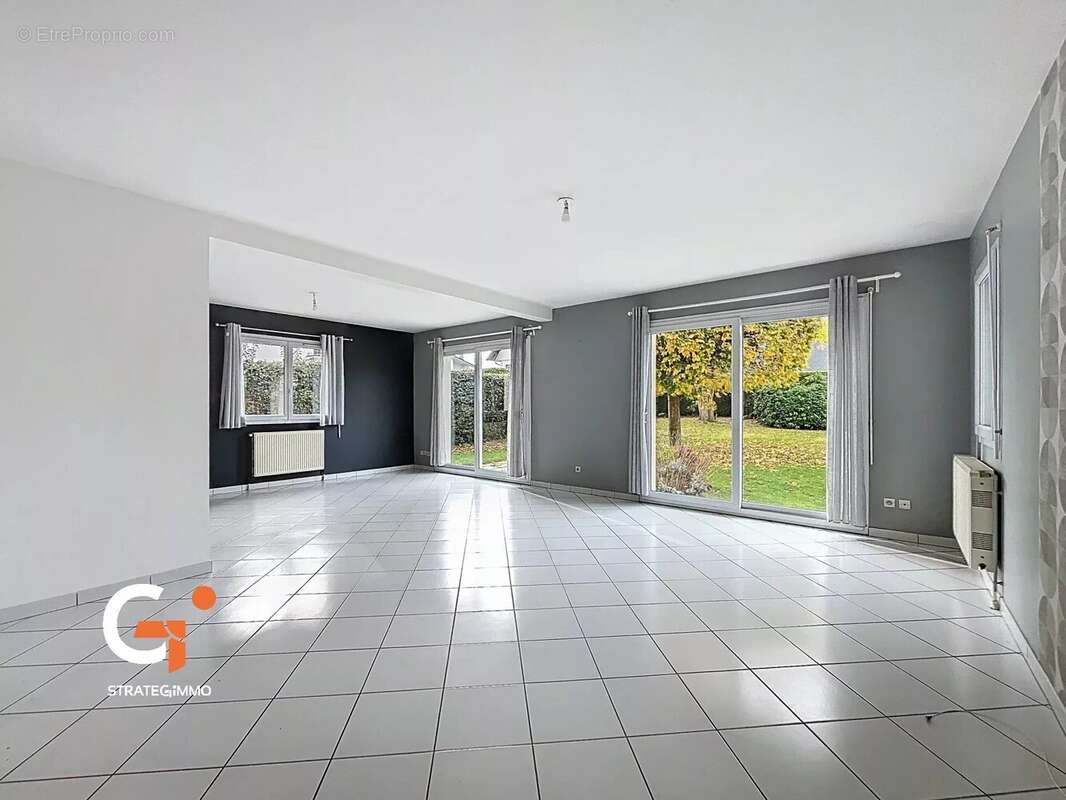 Maison à LE MESNIL-ESNARD