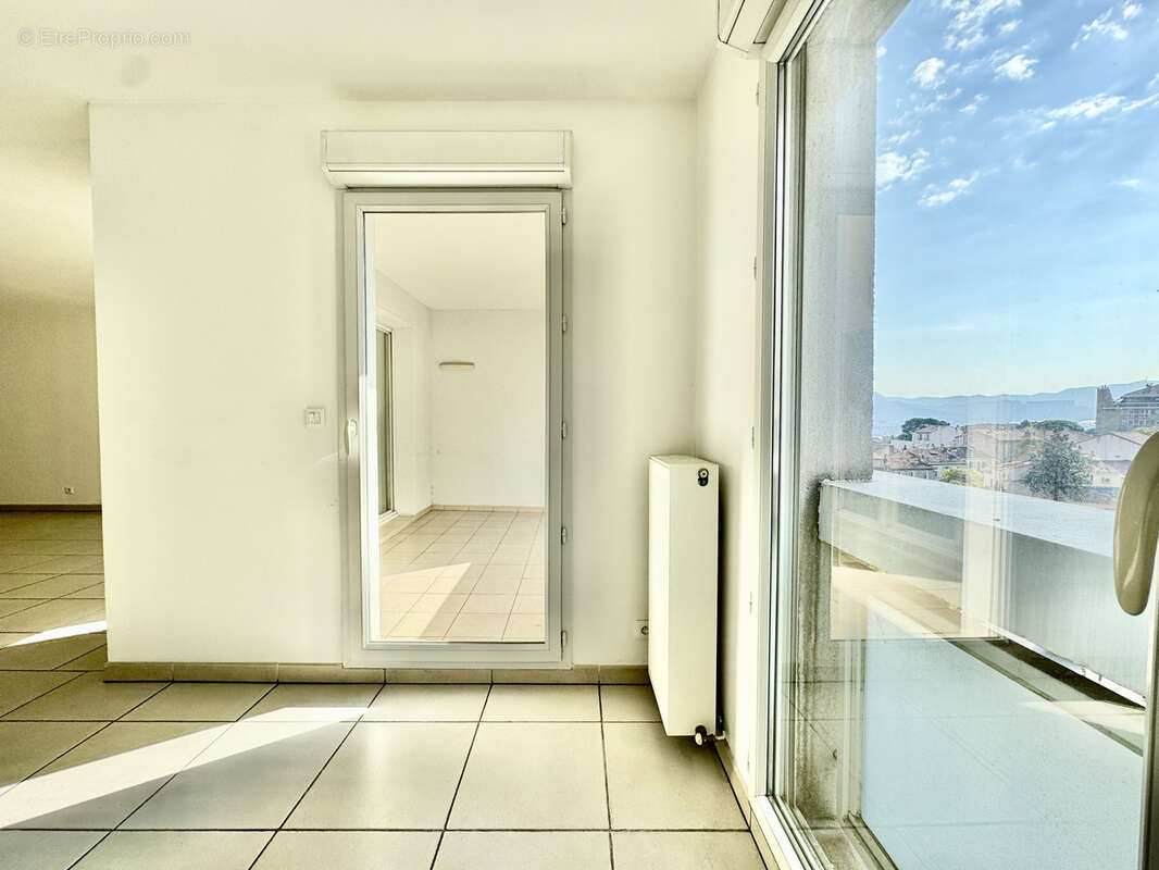 Appartement à MARSEILLE-6E