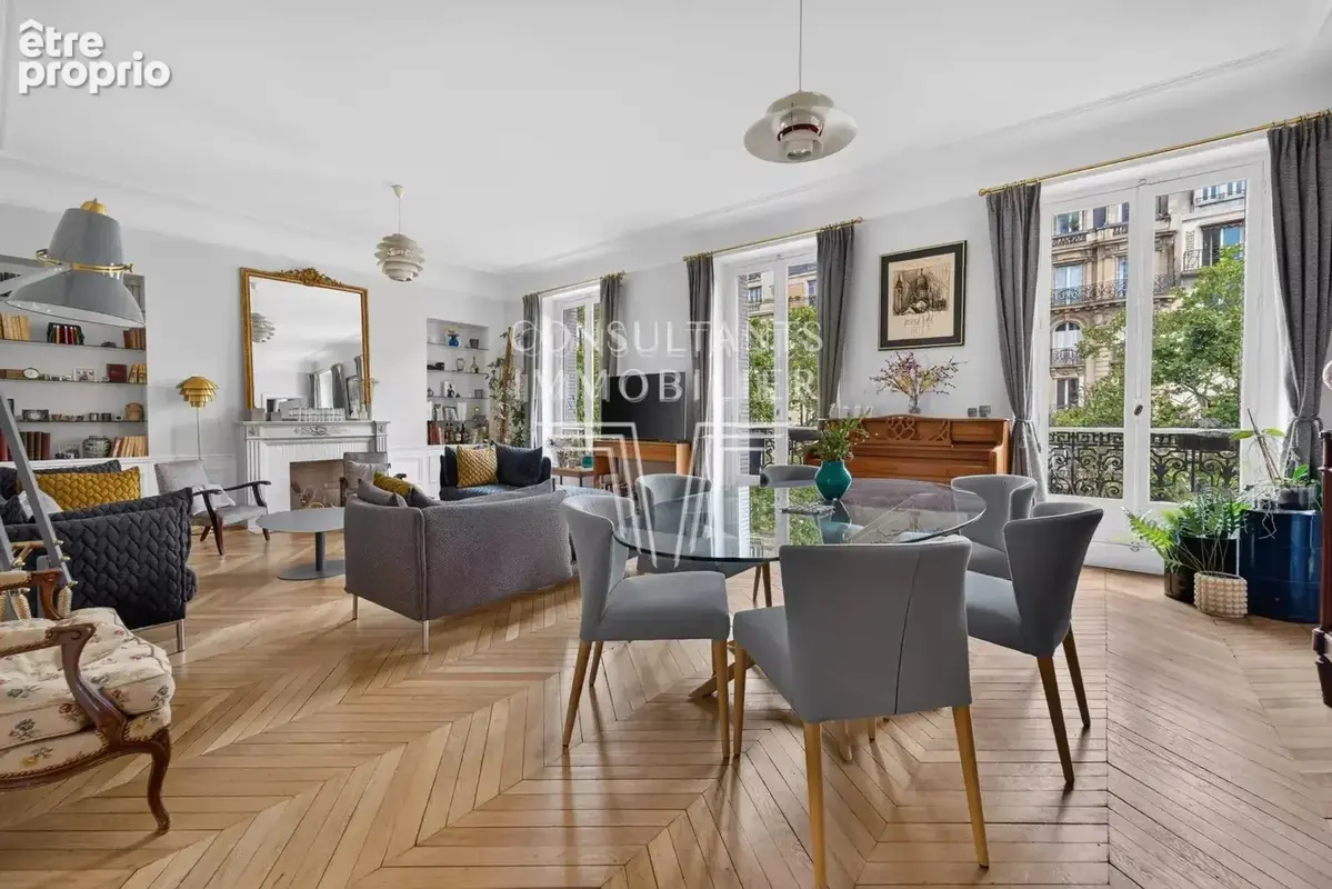 Appartement à PARIS-8E