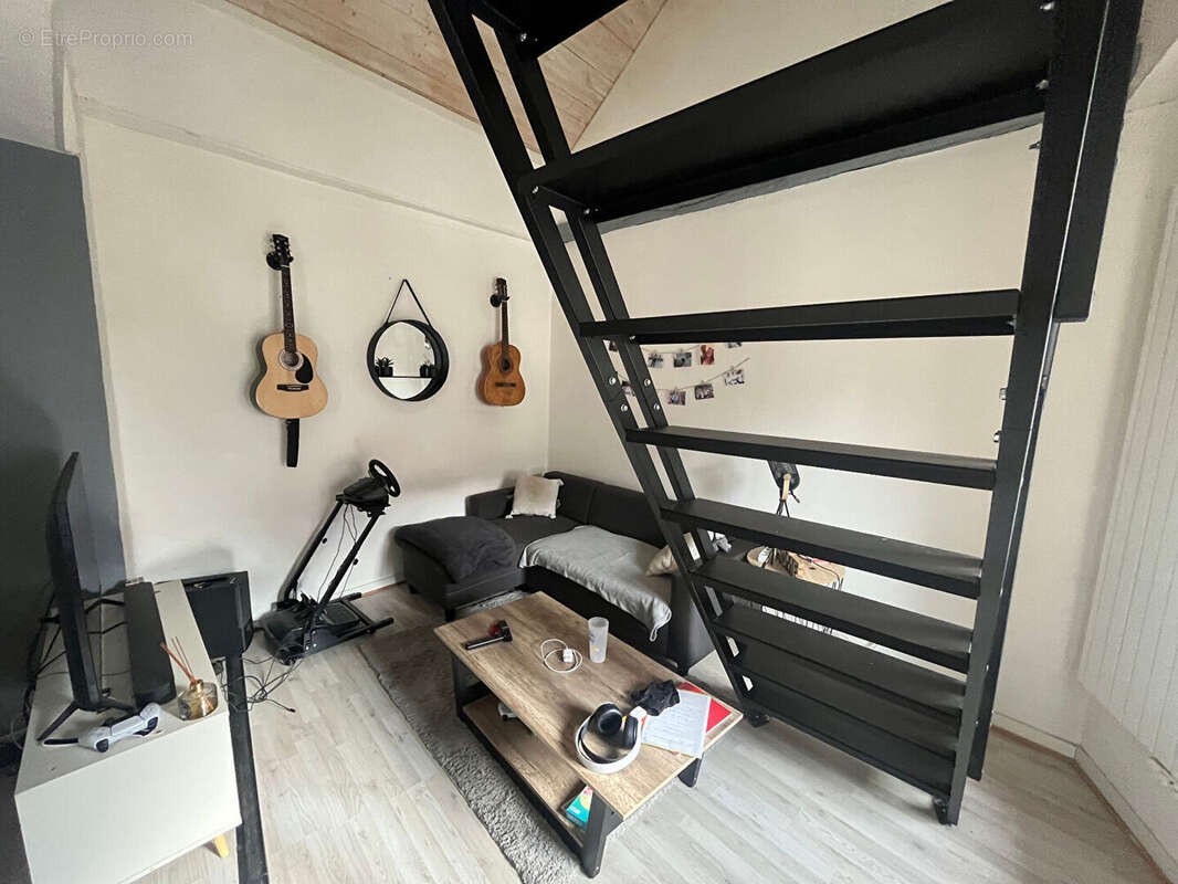 Appartement à AVANNE-AVENEY