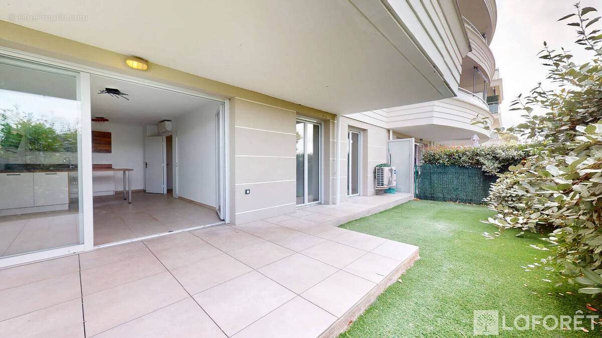 Appartement à PUGET-SUR-ARGENS