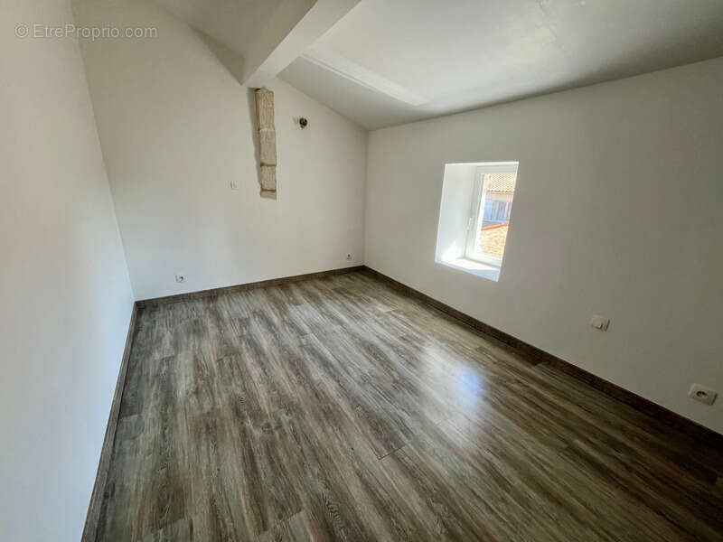 Maison à SAINTE-GEMME-LA-PLAINE