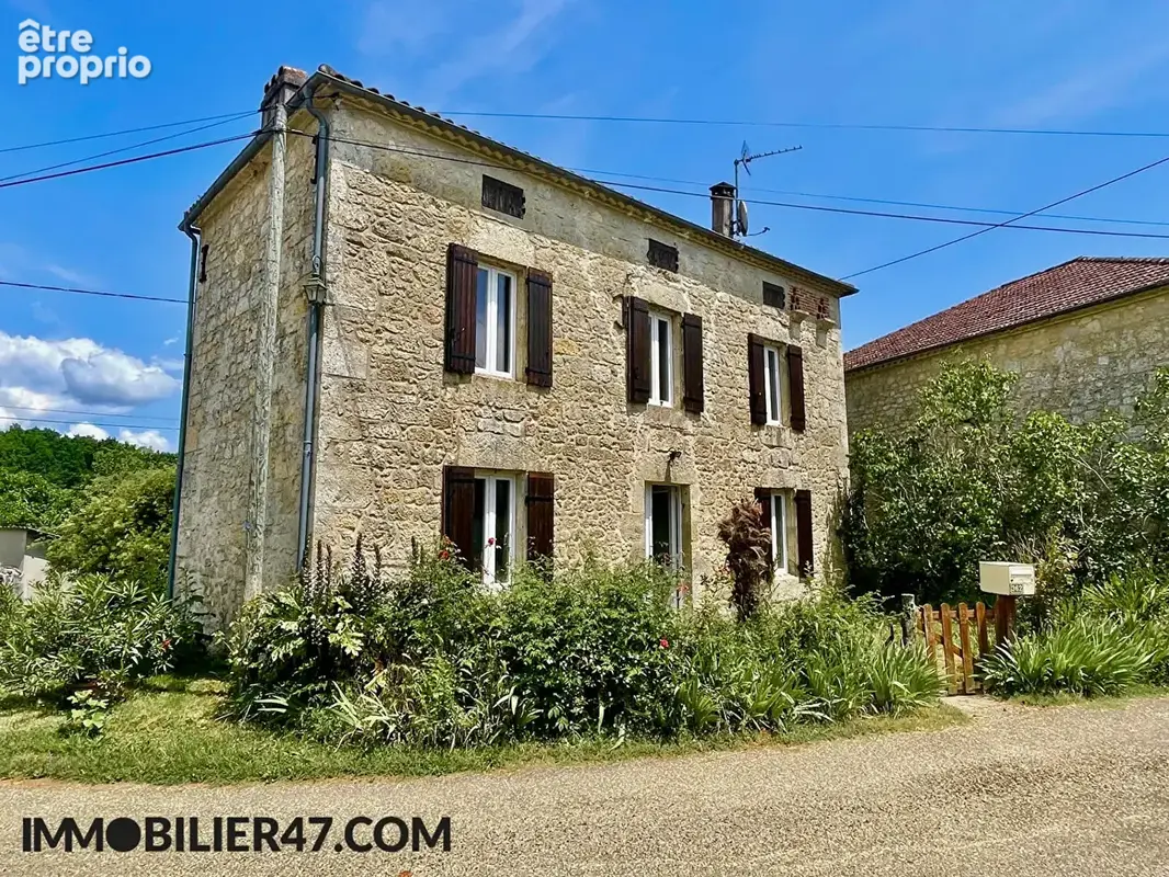 Maison en pierre dans hameau - photo 2