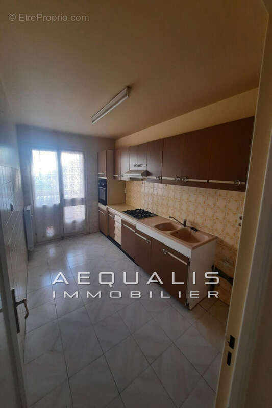 Appartement à SAINT-LAURENT-DU-VAR