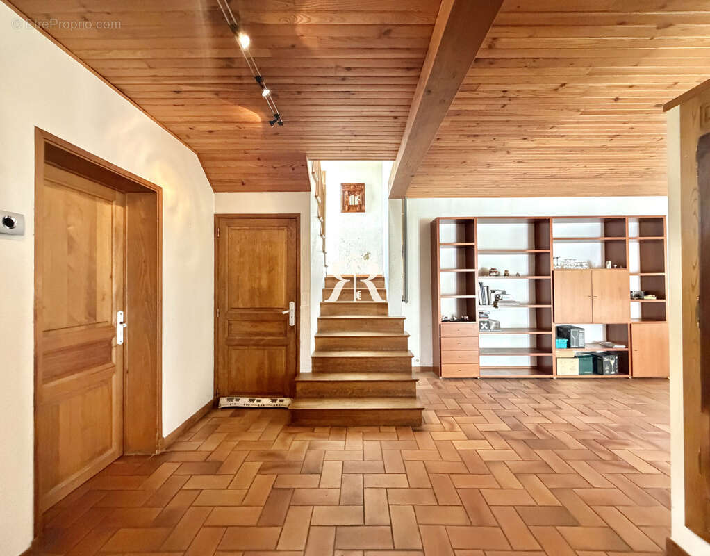 Maison d'architecte avec piscine et beaux volumes - photo 9