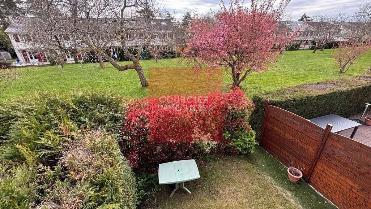 Maison à LE MESNIL-SAINT-DENIS