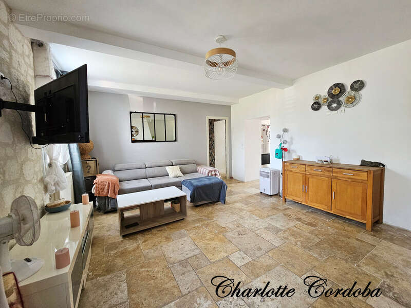  Maison de plain-pied 3 pièces rénovée avec jardin de 610 m² et double garage – Le calme à deux pas des commodités ! - photo 2