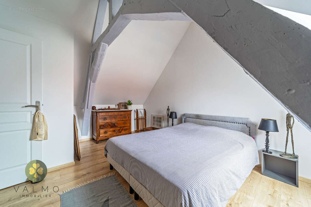 Appartement à NEAUPHLE-LE-CHATEAU