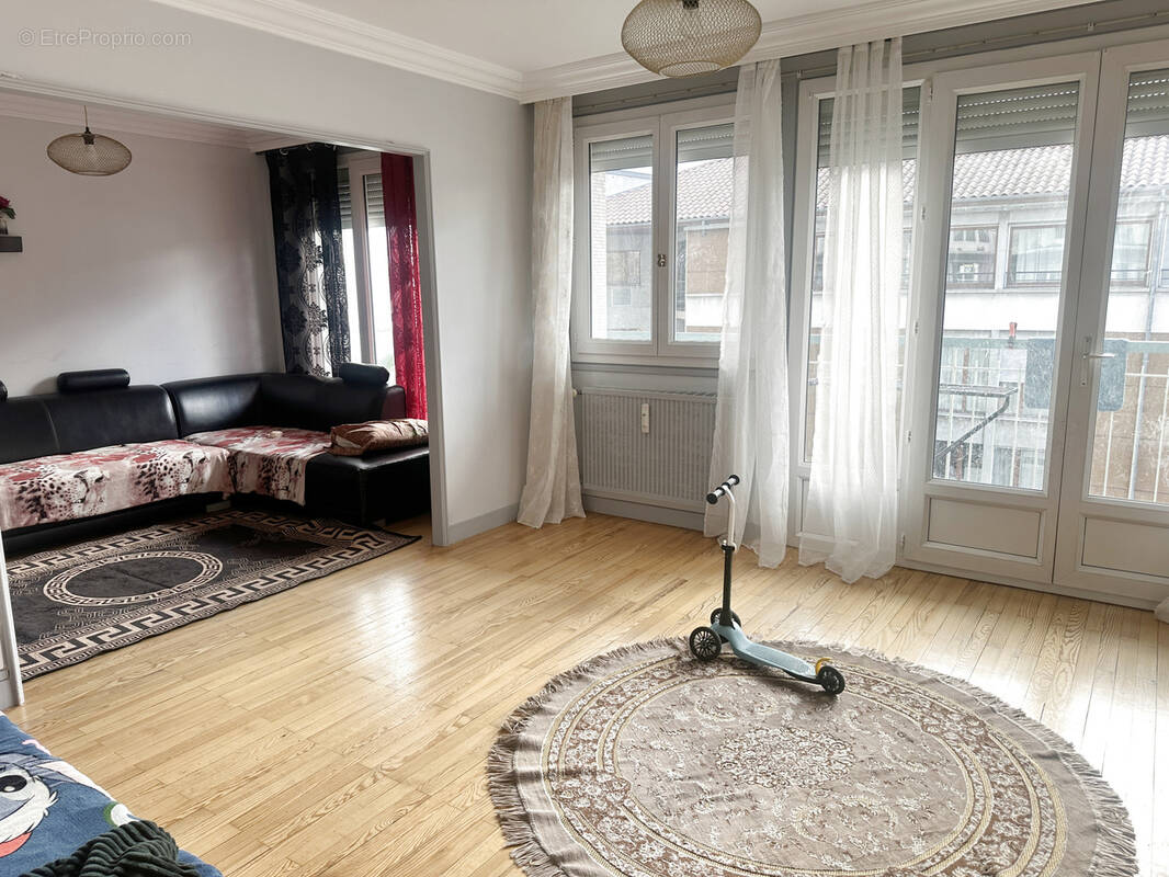 Appartement à SAINT-ETIENNE