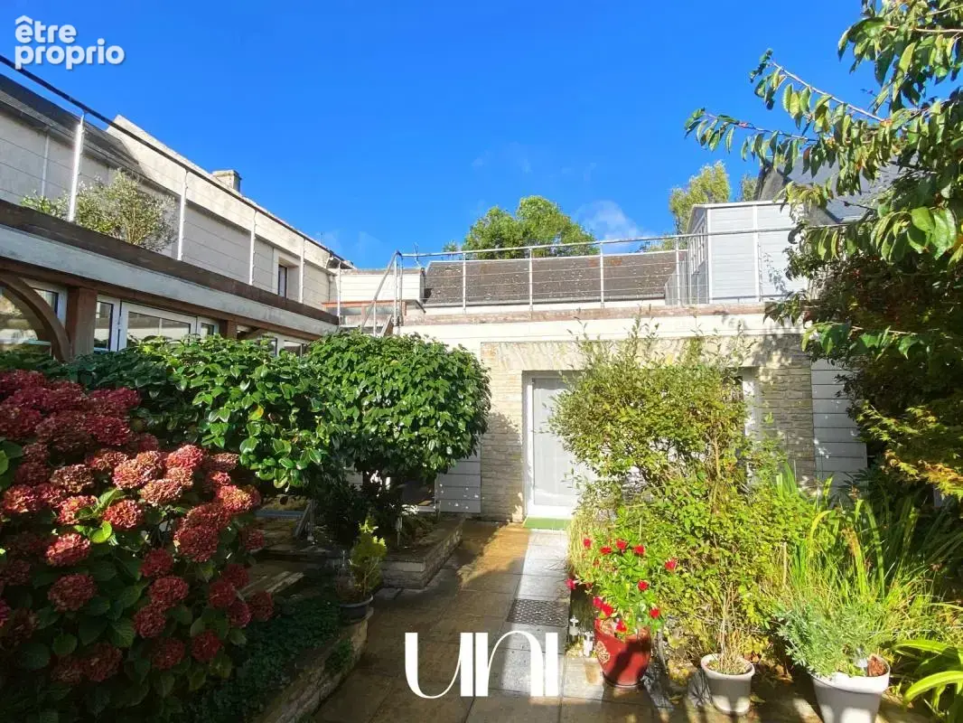 Maison 12 pièces de 365m2 sur terrain de 390m2 - THUE ET MUE - photo 7