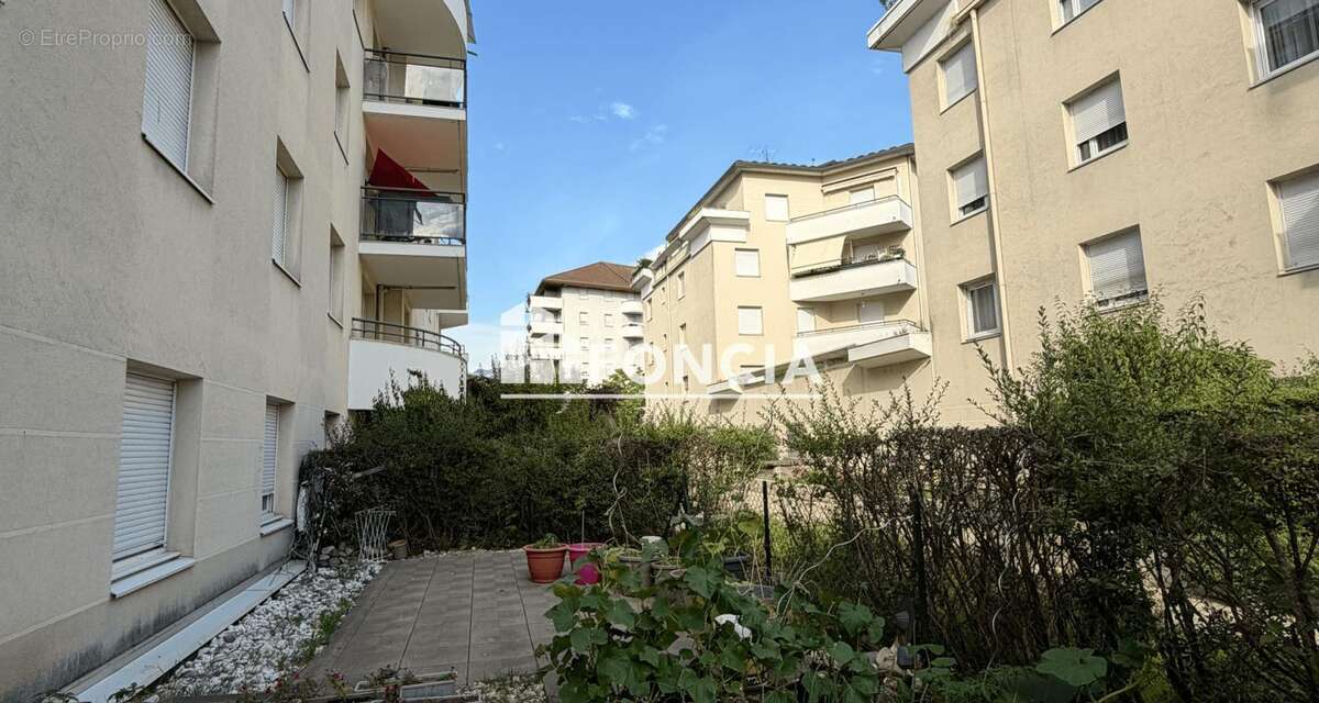 Un cadre de vie idéal aux portes d'Annecy - Berges du Thiou - Appartement T4 en rez-de-terrasse - photo 2