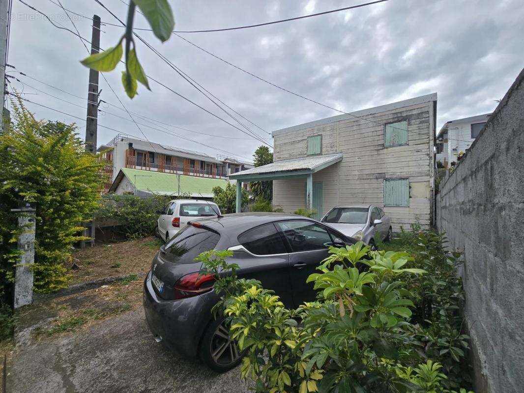 Terrain à LE TAMPON