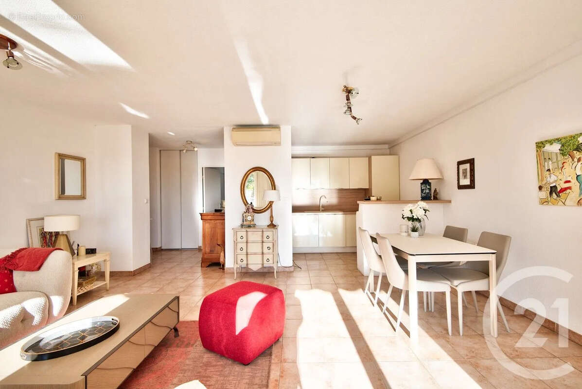 Appartement à SAINT-LAURENT-DU-VAR