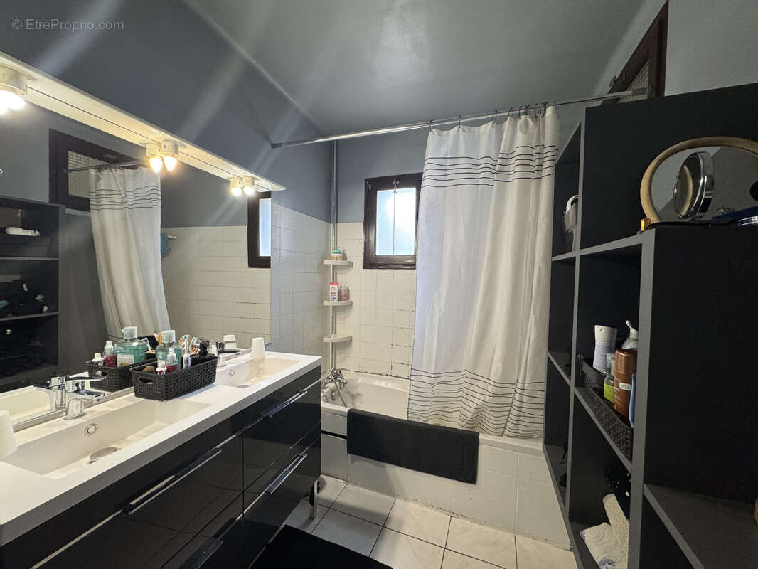 Maison à SAINT-LAURENT-DE-LA-SALANQUE