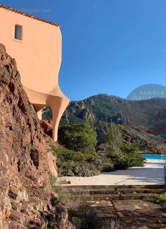 Maison à MANDELIEU-LA-NAPOULE