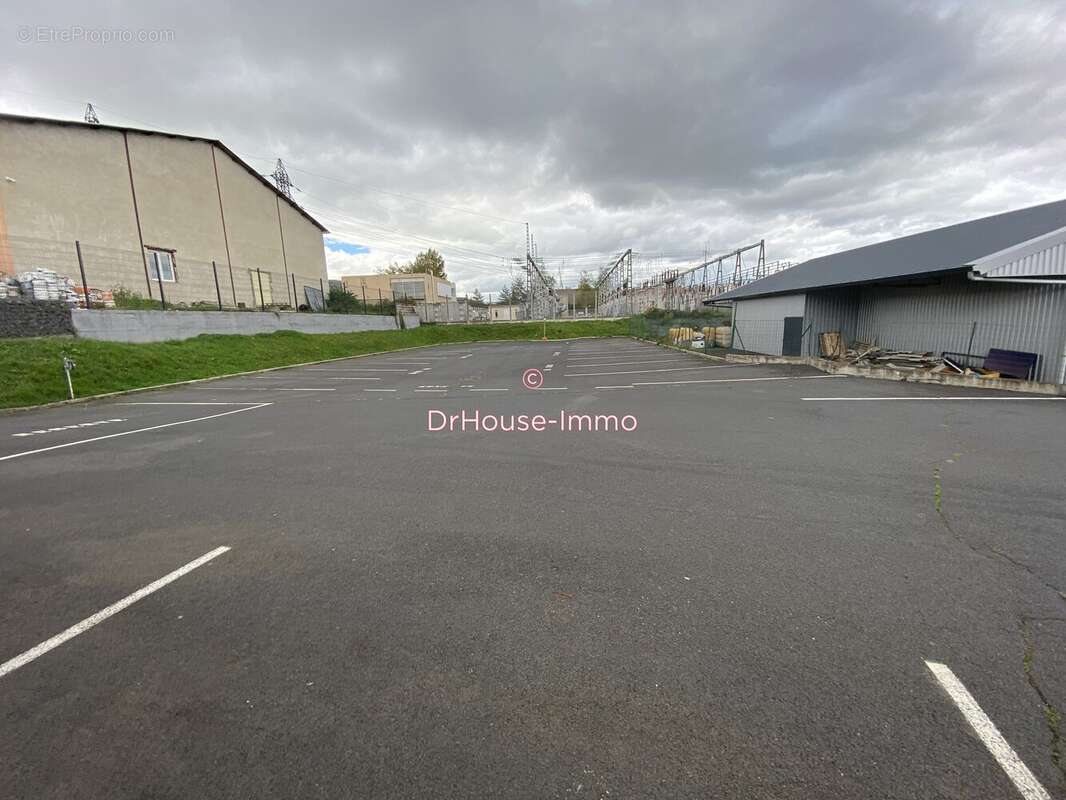 Commerce à BRIVES-CHARENSAC