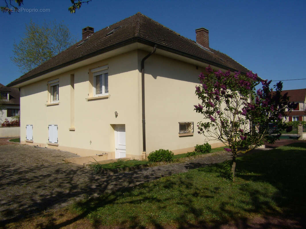 Maison à VARENNES-LE-GRAND