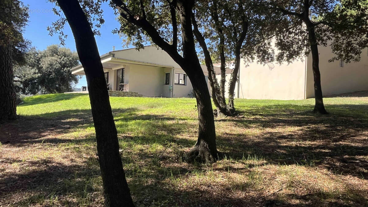 Maison à SAINT-MARCEL-DE-CAREIRET