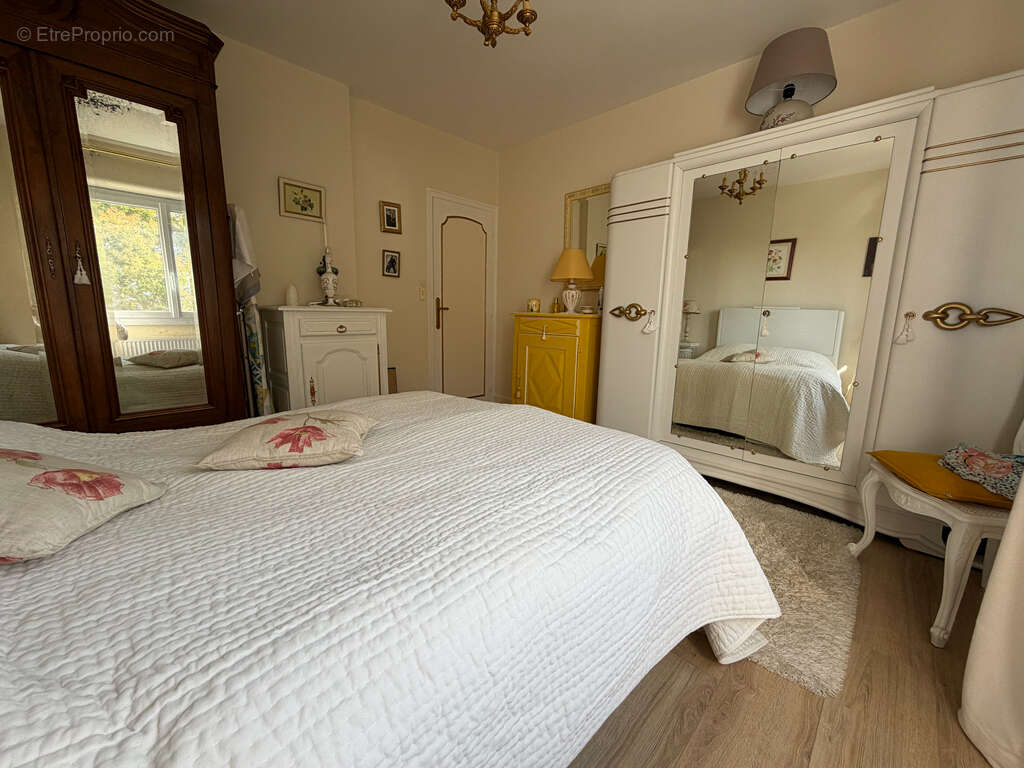 Mérignac Saint-Augustin - Appartement 5 pièces de 150 m² avec terrasse, garage double et cave - photo 11