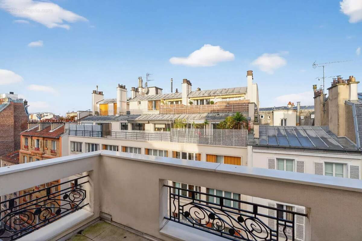 Appartement à PARIS-16E