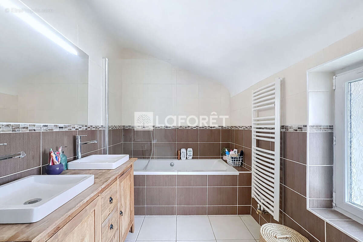 Maison à BIEVILLE-BEUVILLE