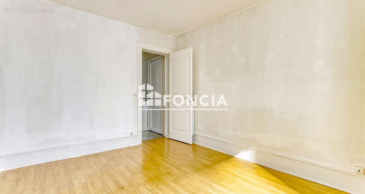 Appartement à PARIS-7E