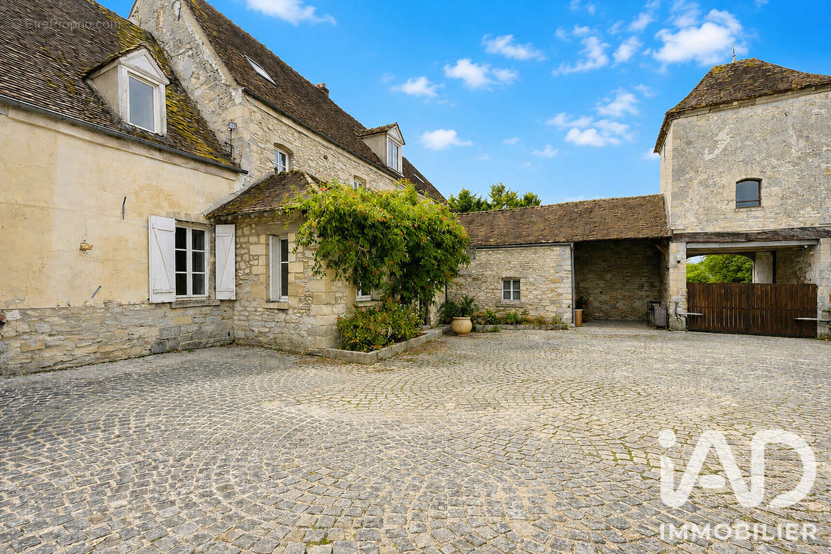 Maison 440 m² à Fontaine-Chaalis  - photo 2