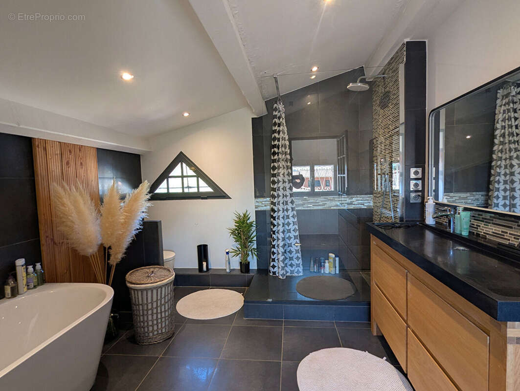 Maison à VILLECROZE