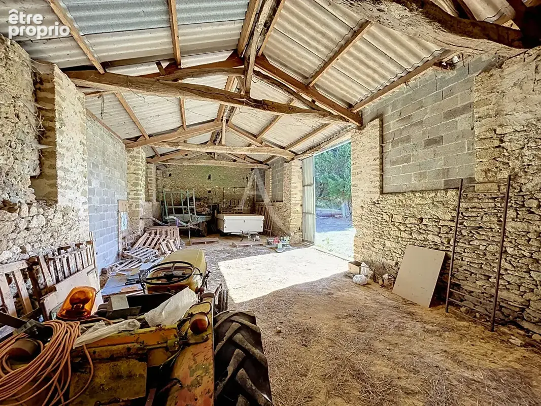 Montilliers - Longère avec dépendances sur plus de 5,5 hectares, sans voisinage - photo 13