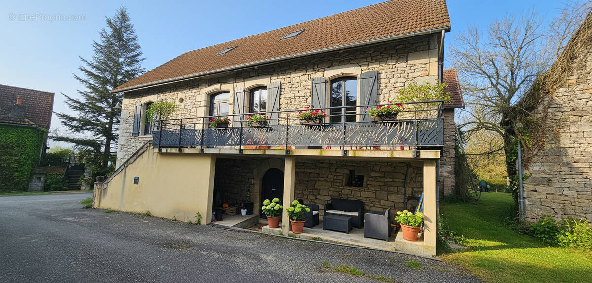 Maison à AMBEYRAC