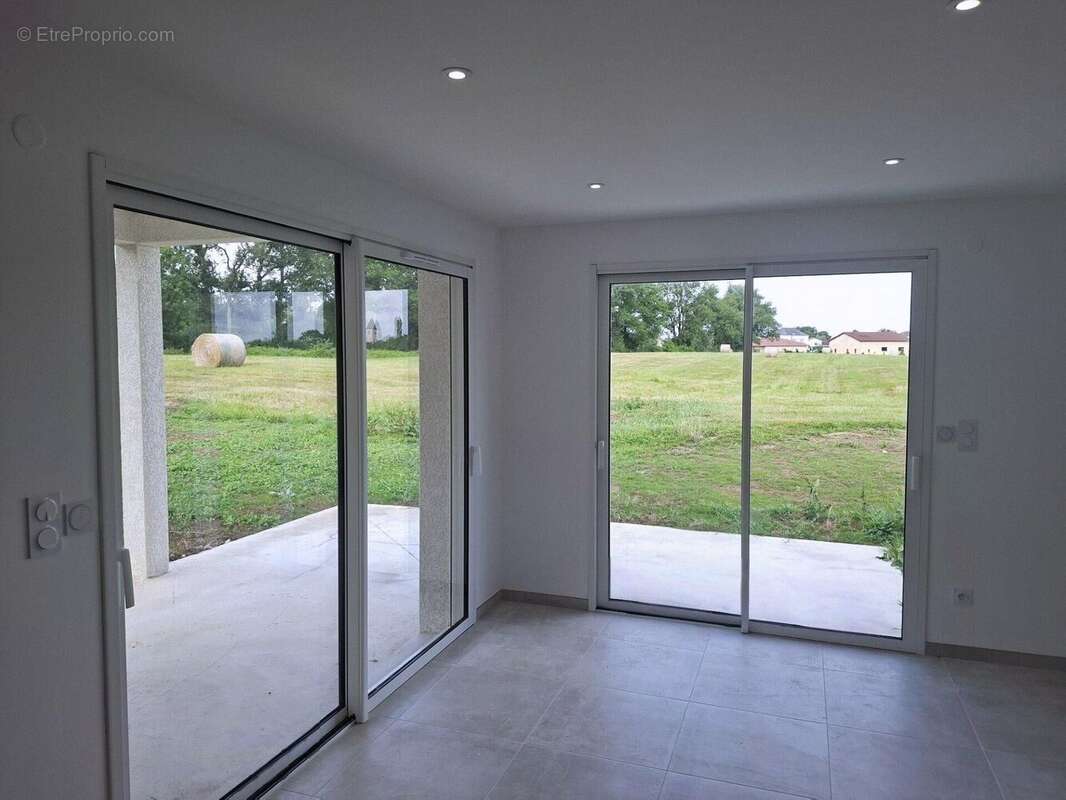 Maison 100 m² à Saint-Etienne-Sur-Reyssouze  - photo 8