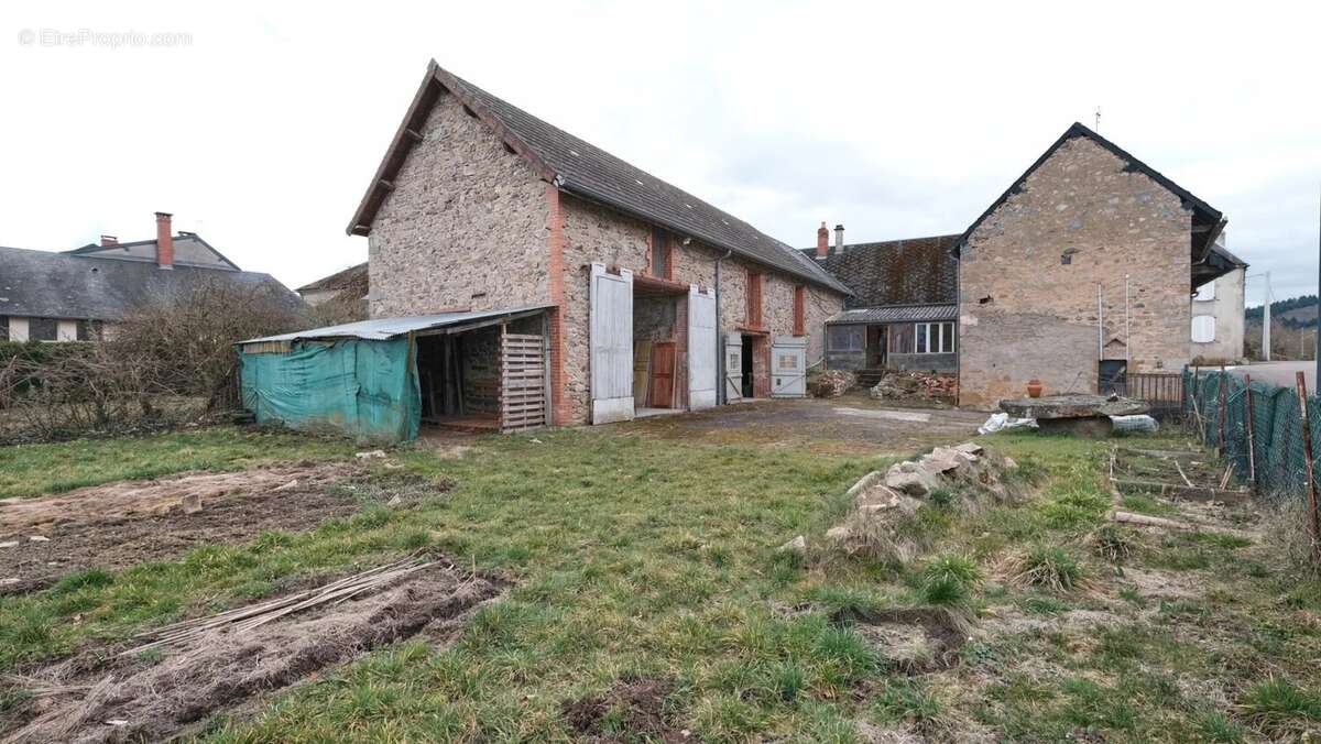 Maison à ROUSSILLON-EN-MORVAN