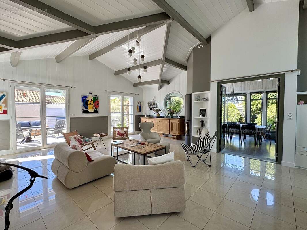 Séjour / salon - Maison à SAINT-HILAIRE-DE-RIEZ